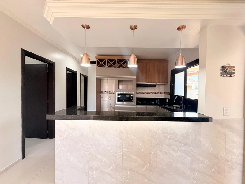 Casa Moderna com Lareira, Churrasqueira e Amplo Pátio: 6ª foto da galeria de imagens do imóvel