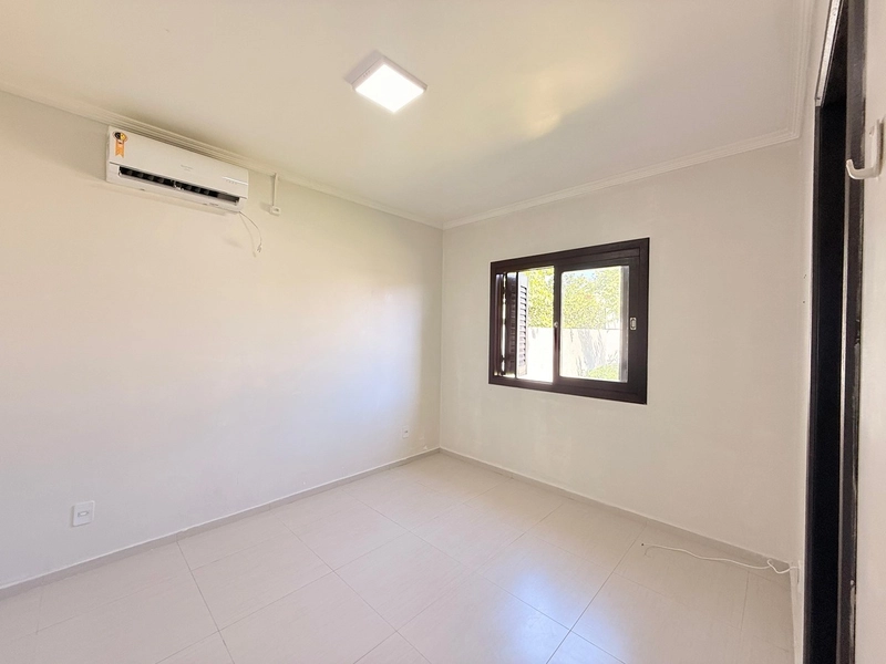 Casa Moderna com Lareira, Churrasqueira e Amplo Pátio: 17ª foto da galeria de imagens do imóvel