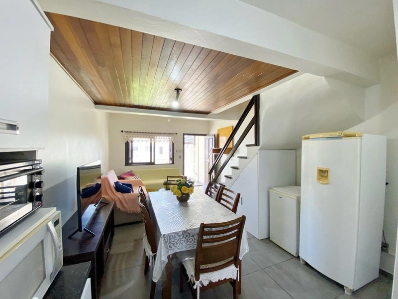 Duplex mobiliado a poucos metros do mar em Maristela: 3ª foto da galeria de imagens do imóvel