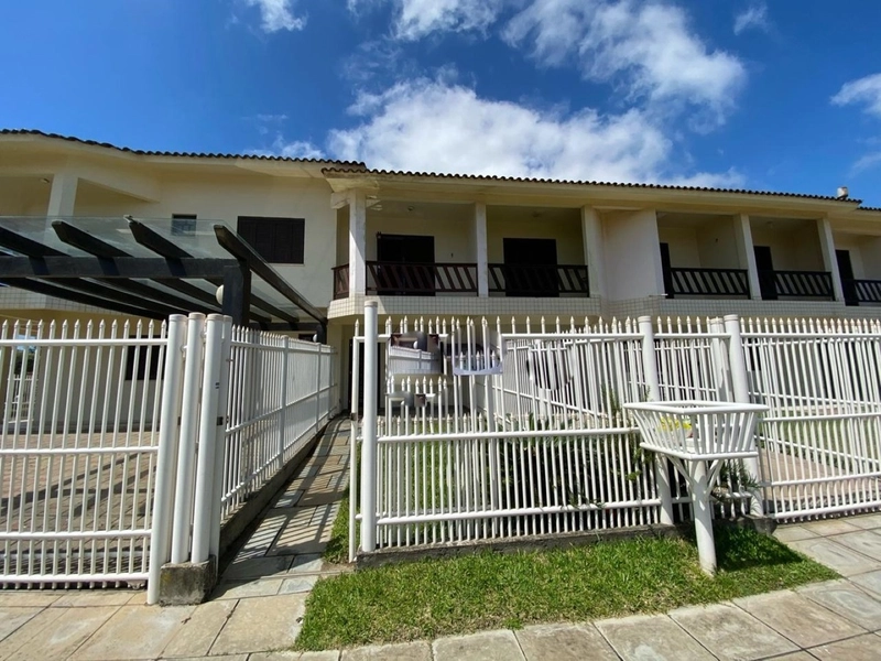 Duplex mobiliado a poucos metros do mar em Maristela: 2ª foto da galeria de imagens do imóvel