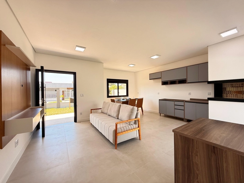 Casa com Piscina, Suíte e Living Integrado – Semi-Mobiliada!: 8ª foto da galeria de imagens do imóvel