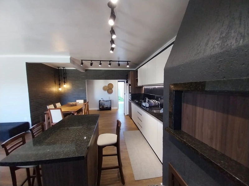 Conforto e Espaço: Casa com 3 Suítes em Terreno Amplo: 7ª foto da galeria de imagens do imóvel