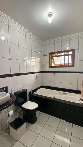 Casa com Anexo Gourmet, 4 Dormitórios e Suíte com Banheira: 9ª foto da galeria de imagens do imóvel