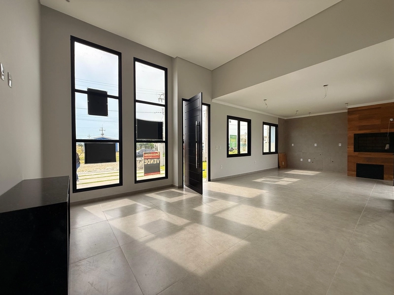 Casa Charmosa com 3 dormitórios, Pátio Amplo e Piscina!: 2ª foto da galeria de imagens do imóvel