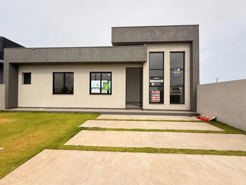 Casa Charmosa com 3 dormitórios, Pátio Amplo e Piscina!: 1ª foto da galeria de imagens do imóvel