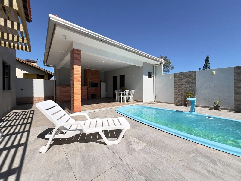 Casa com Piscina Aquecida e Espaço Gourmet a 500m do Mar: 1ª foto da galeria de imagens do imóvel