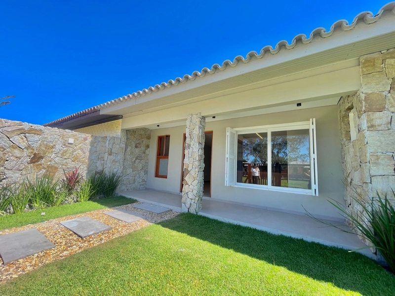 Linda Casa com 3 Dormitórios e Living Amplo no Centro de Xangri-Lá!: 2ª foto da galeria de imagens do imóvel