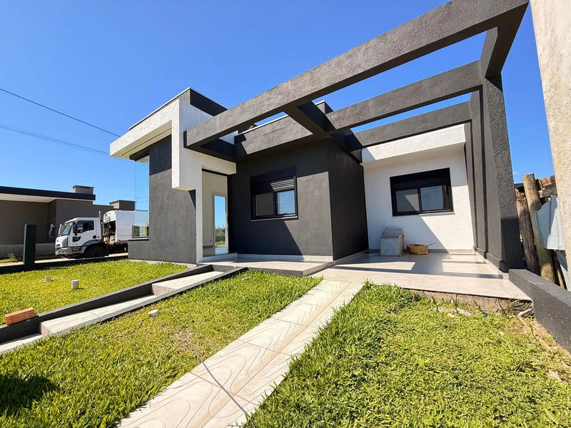 Geminado de Esquina com Suíte e Churrasqueira!: 1ª foto da galeria de imagens do imóvel