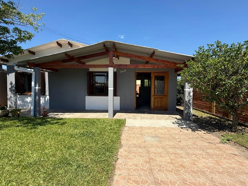 Casa á Venda - Conforto e Praticidade com Pátio Amplo!: 1ª foto da galeria de imagens do imóvel