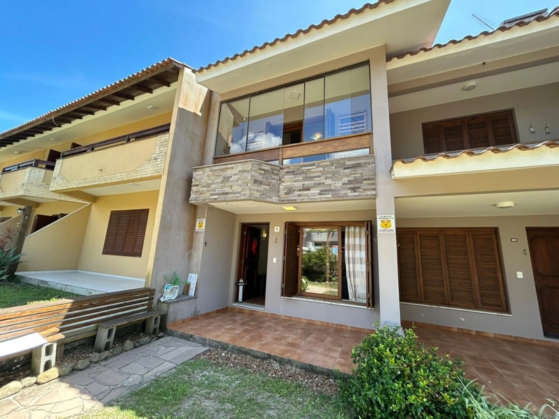 Sobrado com 3 Dormitórios, Lareira e Sacada com Churrasqueira: 1ª foto da galeria de imagens do imóvel