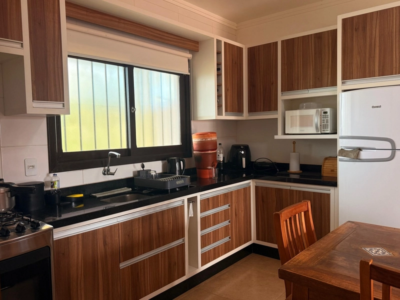 Charmosa casa com Lareira, Espaço Gourmet e Pátio Amplo!: 9ª foto da galeria de imagens do imóvel