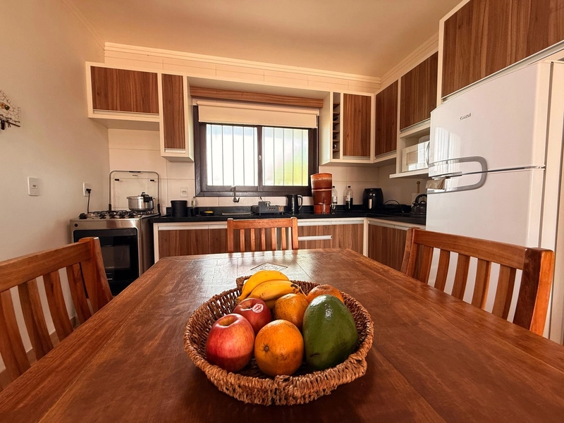 Charmosa casa com Lareira, Espaço Gourmet e Pátio Amplo!: 7ª foto da galeria de imagens do imóvel