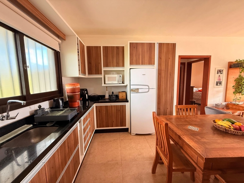 Charmosa casa com Lareira, Espaço Gourmet e Pátio Amplo!: 5ª foto da galeria de imagens do imóvel