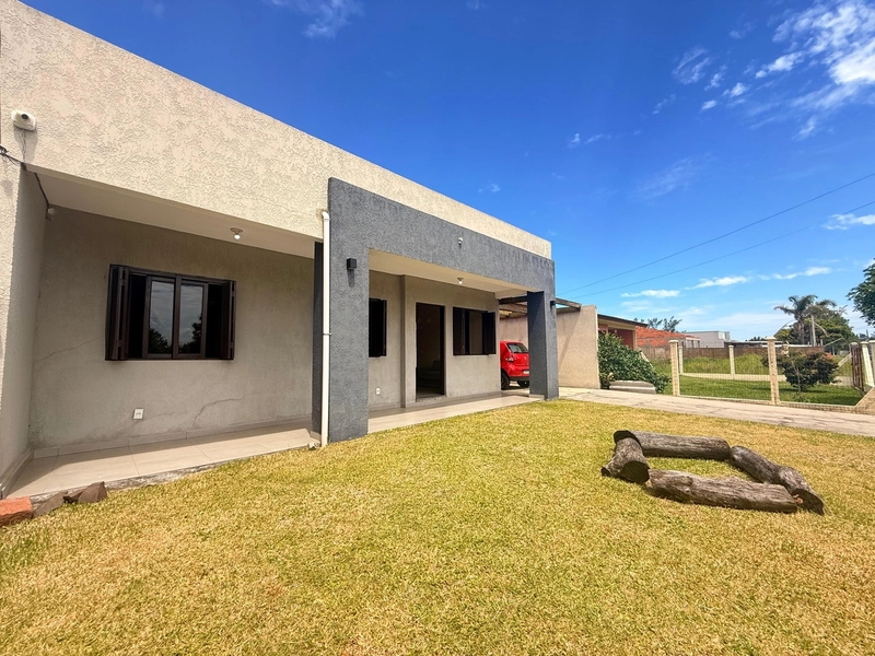 Casa em Laje com 2 Dormitórios e Amplo Pátio: 2ª foto da galeria de imagens do imóvel