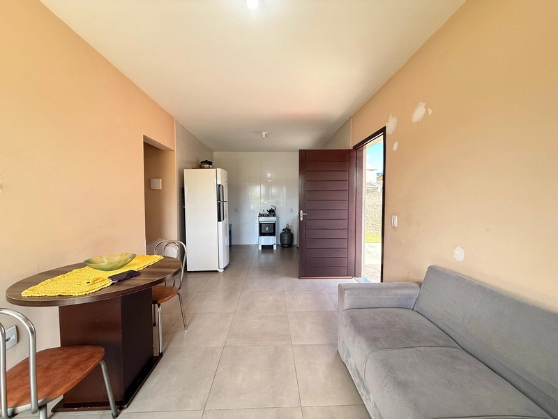 Casa em Laje com 2 Dormitórios e Amplo Pátio: 4ª foto da galeria de imagens do imóvel