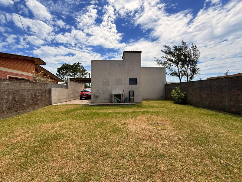 Casa em Laje com 2 Dormitórios e Amplo Pátio: 9ª foto da galeria de imagens do imóvel