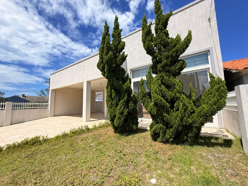 Casa a 50m do Mar, com 3 Dormitórios, Pé Direito Alto e Lareira!: 1ª foto da galeria de imagens do imóvel