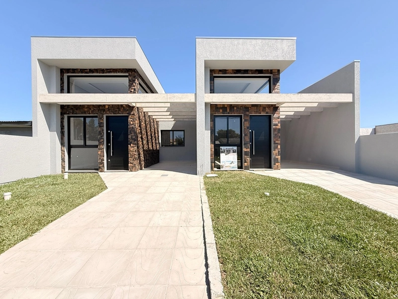 Linda Casa em Ótima Localização, Piscina e 2 Dormitórios!: 1ª foto da galeria de imagens do imóvel