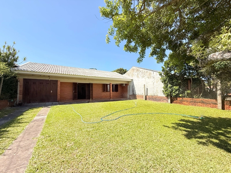 Casa á Venda em Ótima Localização, com 3 Dormitórios e 2 Banheiros!: 2ª foto da galeria de imagens do imóvel