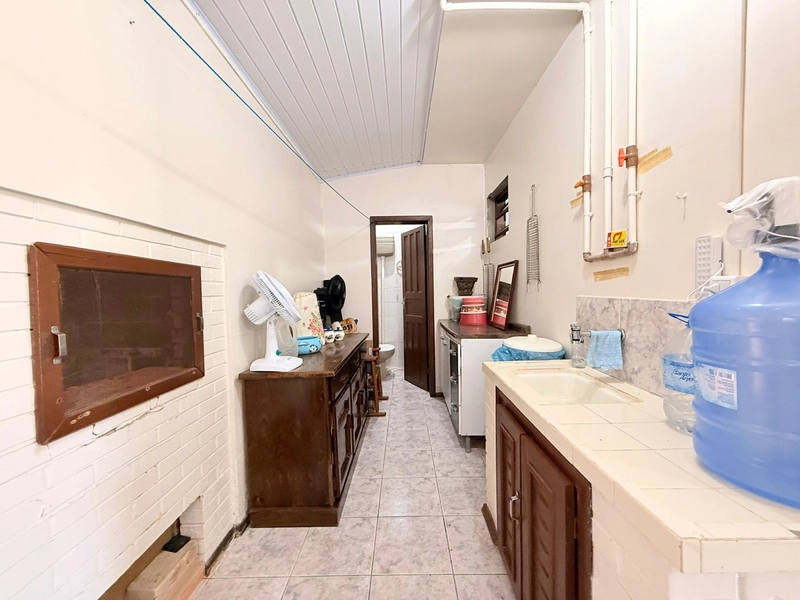 Casa á Venda em Ótima Localização, com 3 Dormitórios e 2 Banheiros!: 5ª foto da galeria de imagens do imóvel