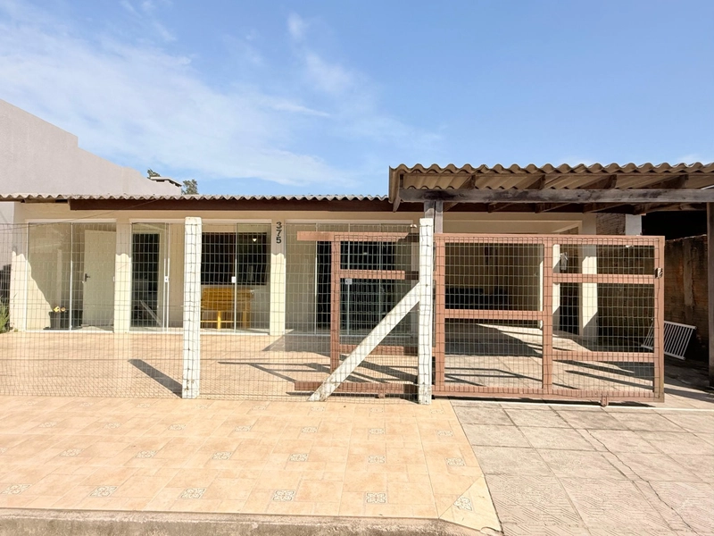 Casa com 3 Dormitórios, 2 Banheiros Sociais em Ótima Localização!: 1ª foto da galeria de imagens do imóvel