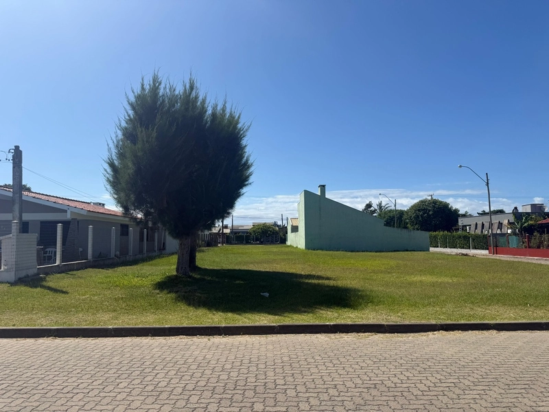 Terreno de Esquina á Venda em Rainha do Mar: 2ª foto da galeria de imagens do imóvel