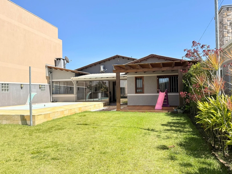 Linda Casa com Piscina, 3 Dormitórios e Pátio Amplo!: 5ª foto da galeria de imagens do imóvel