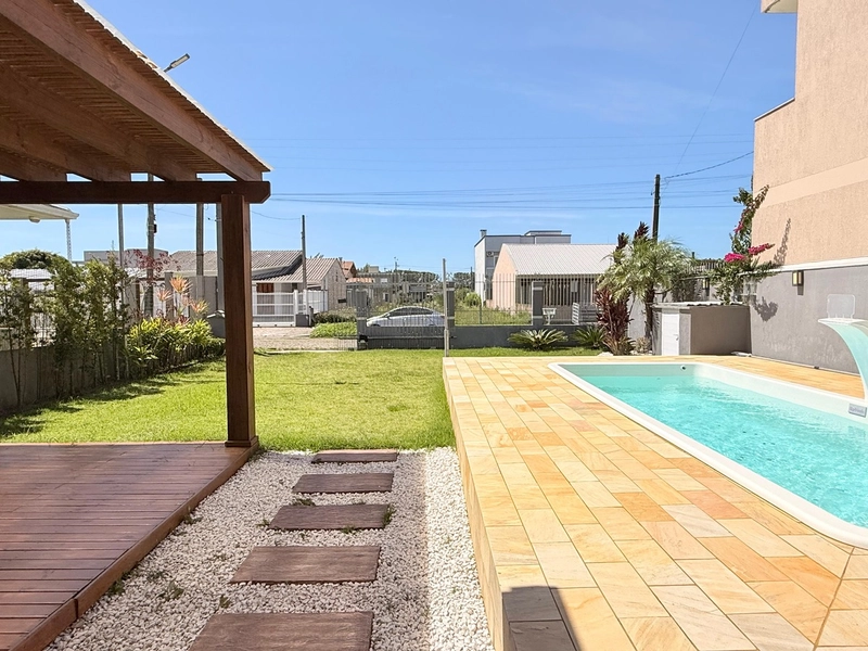 Linda Casa com Piscina, 3 Dormitórios e Pátio Amplo!: 4ª foto da galeria de imagens do imóvel