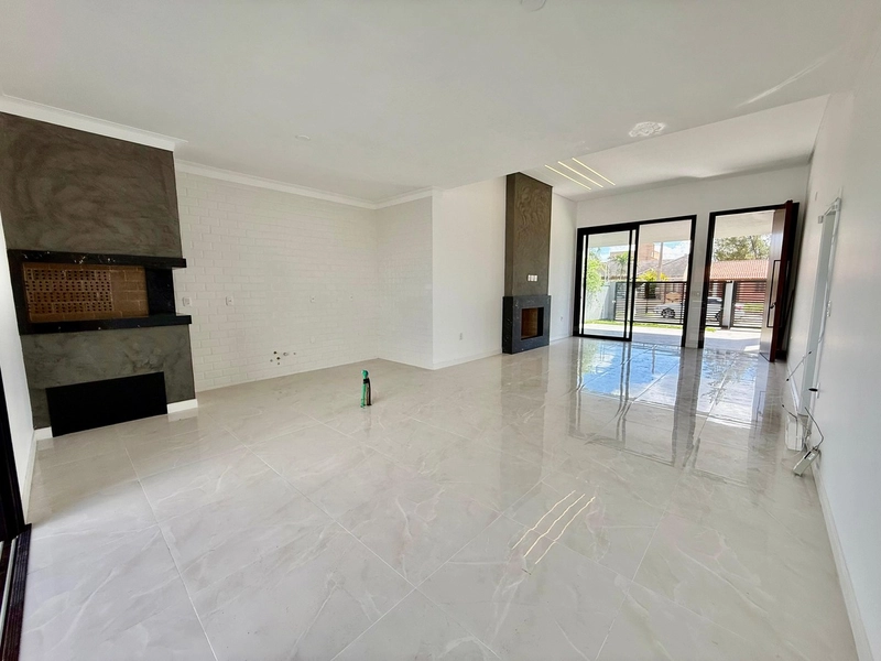 Lindo Imóvel com 2 Suítes, Living integrado com Lareira e Perto do Mar: 8ª foto da galeria de imagens do imóvel