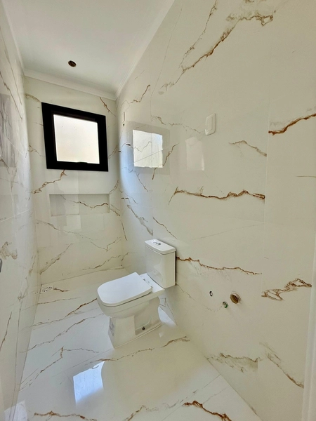 Lindo Imóvel com 2 Suítes, Living integrado com Lareira e Perto do Mar: 12ª foto da galeria de imagens do imóvel