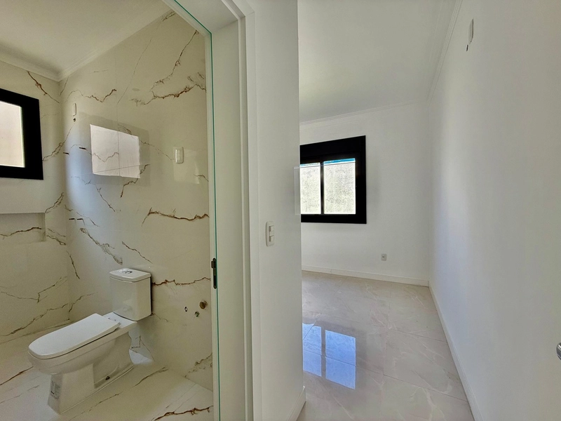 Lindo Imóvel com 2 Suítes, Living integrado com Lareira e Perto do Mar: 14ª foto da galeria de imagens do imóvel