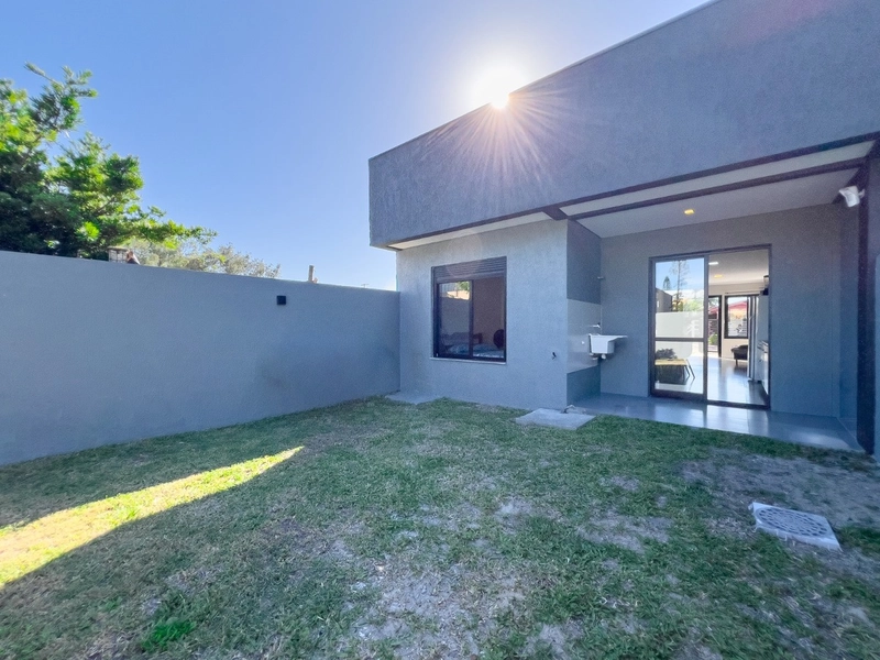 Lindo Geminado em Localizaçao Privilegiada!: 1ª foto da galeria de imagens do imóvel