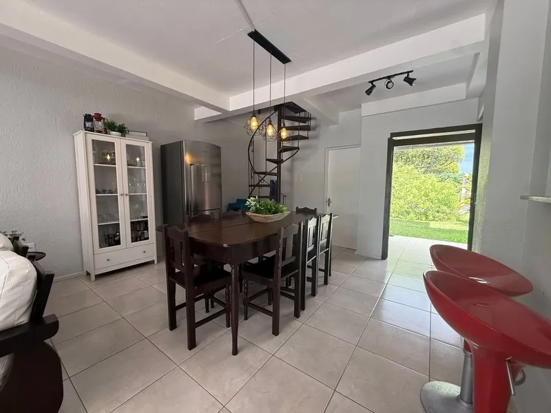 Lindo sobrado com 4 Dormitórios em 2 Terrenos e Pátio Amplo: 6ª foto da galeria de imagens do imóvel