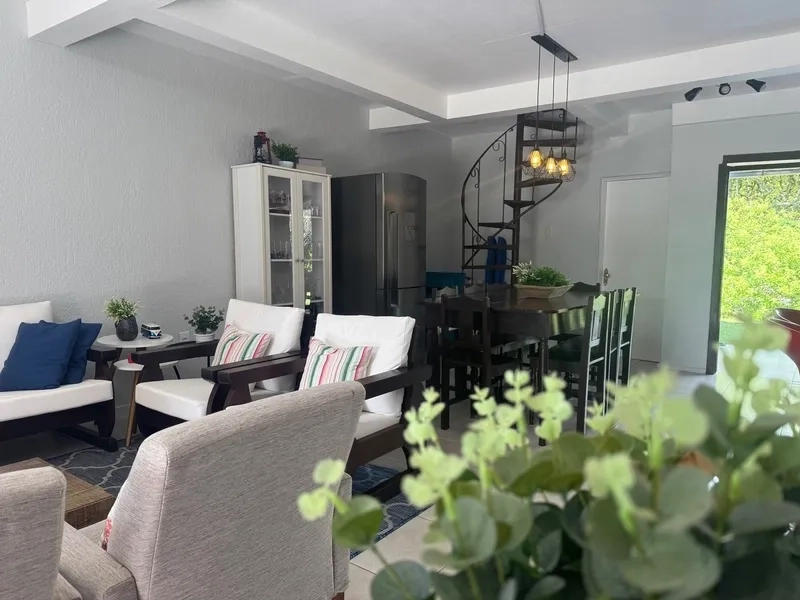 Lindo sobrado com 4 Dormitórios em 2 Terrenos e Pátio Amplo: 2ª foto da galeria de imagens do imóvel