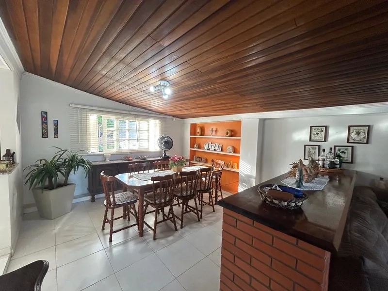 Casa com 3 Dormitórios, Amplo Pátio Fechado e Espaço Gourmet: 4ª foto da galeria de imagens do imóvel