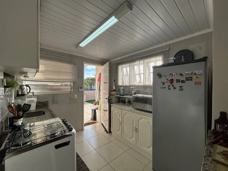 Casa com 3 Dormitórios, Amplo Pátio Fechado e Espaço Gourmet: 5ª foto da galeria de imagens do imóvel