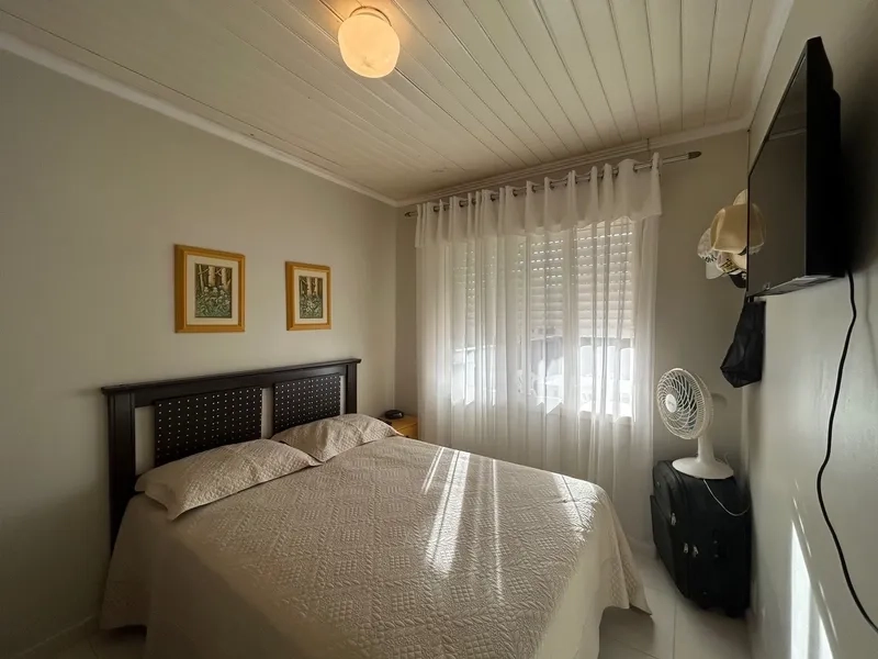 Casa com 3 Dormitórios, Amplo Pátio Fechado e Espaço Gourmet: 9ª foto da galeria de imagens do imóvel