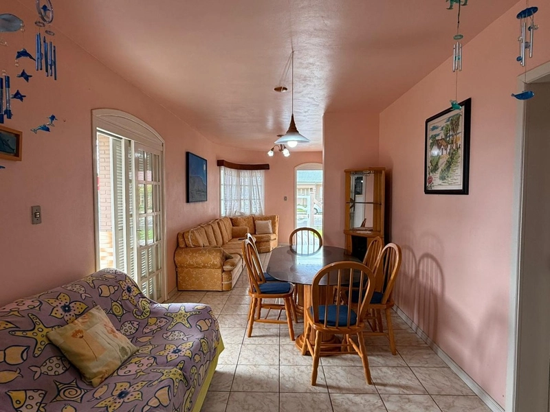 Casa de esquina com 2 terrenos na avenida em Atlantida Sul / Osório: 3ª foto da galeria de imagens do imóvel