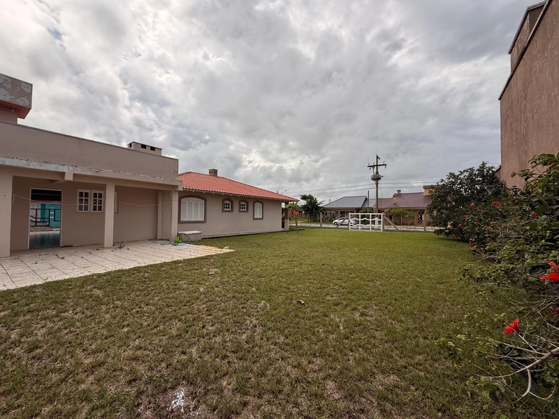 Casa de esquina com 2 terrenos na avenida em Atlantida Sul / Osório: 11ª foto da galeria de imagens do imóvel