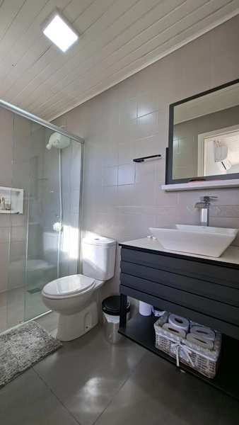 Lindo Sobrado com 3 Dormitórios e Piscina Aquecida, Perto do Mar!: 15ª foto da galeria de imagens do imóvel