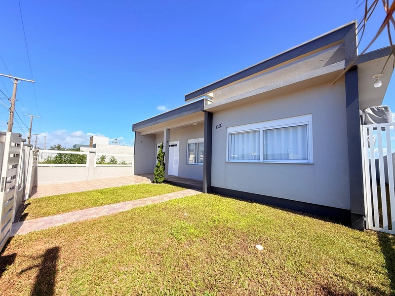 Linda Casa com 2 Dormitórios, Garagem Fechada e Pátio Amplo!: 2ª foto da galeria de imagens do imóvel