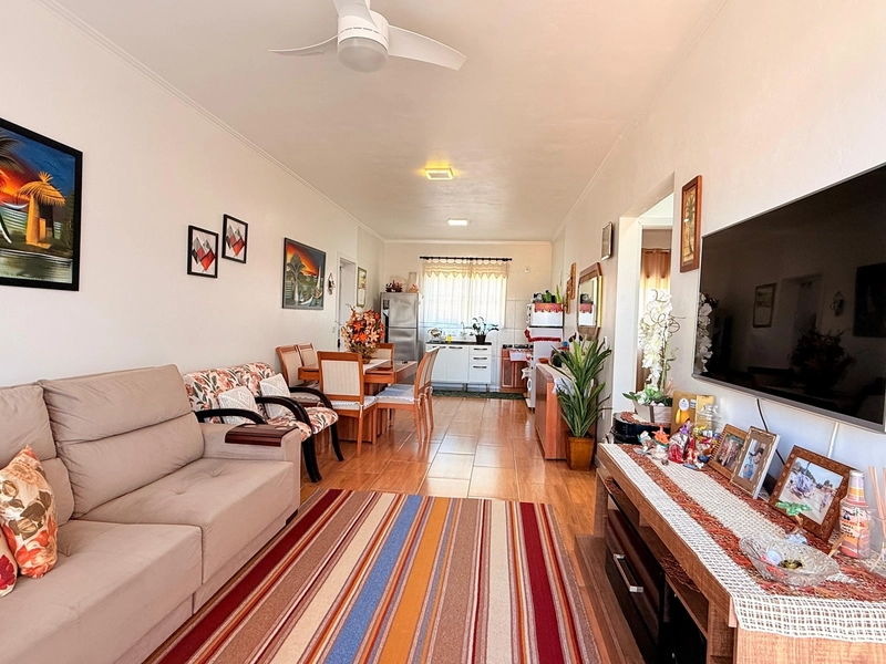 Linda Casa com 2 Dormitórios, Garagem Fechada e Pátio Amplo!: 3ª foto da galeria de imagens do imóvel