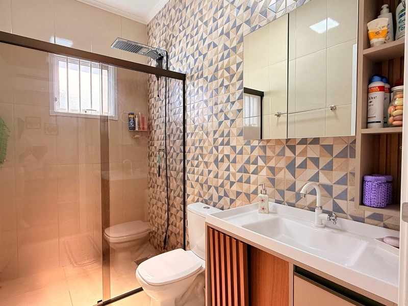 Linda Casa com 2 Dormitórios, Garagem Fechada e Pátio Amplo!: 6ª foto da galeria de imagens do imóvel