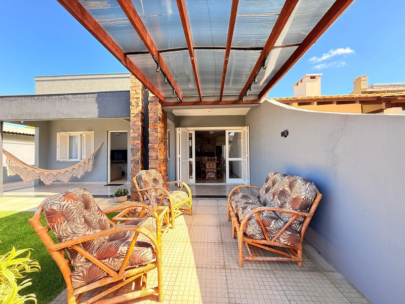 Linda Casa com 3 Suítes, Espaço Gourmet e Piscina Privativa!: 3ª foto da galeria de imagens do imóvel