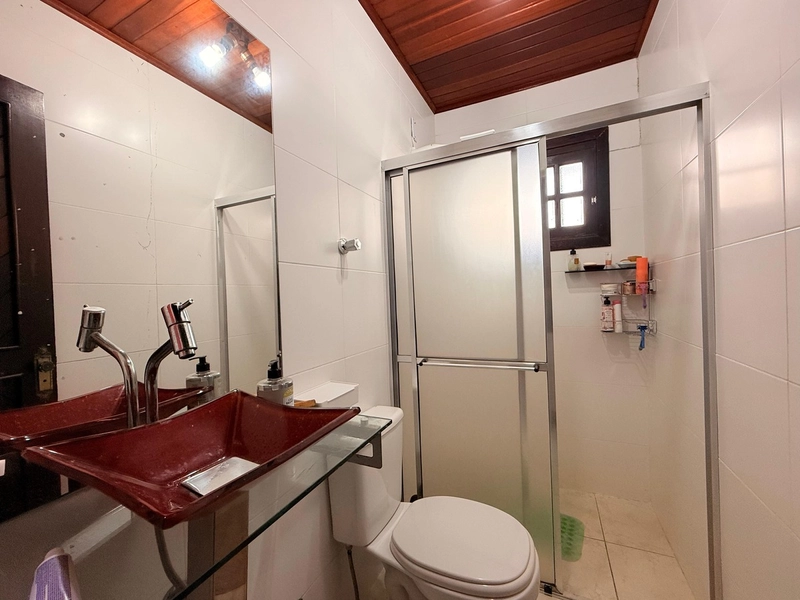 Linda Casa com Piscina, Espaço Gourmet e Ampla Área de Lazer: 16ª foto da galeria de imagens do imóvel