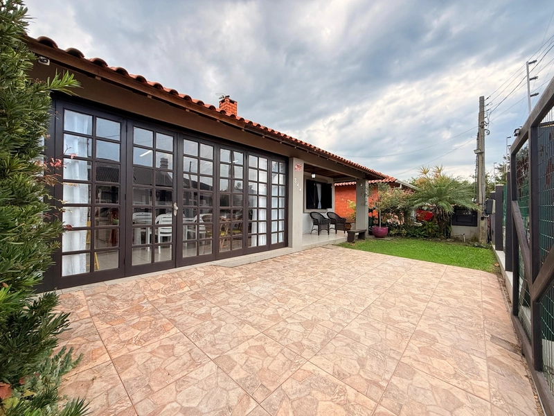 Linda Casa com Piscina, Espaço Gourmet e Ampla Área de Lazer: 2ª foto da galeria de imagens do imóvel