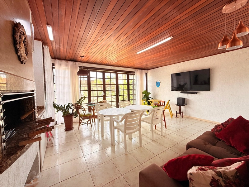 Linda Casa com Piscina, Espaço Gourmet e Ampla Área de Lazer: 12ª foto da galeria de imagens do imóvel