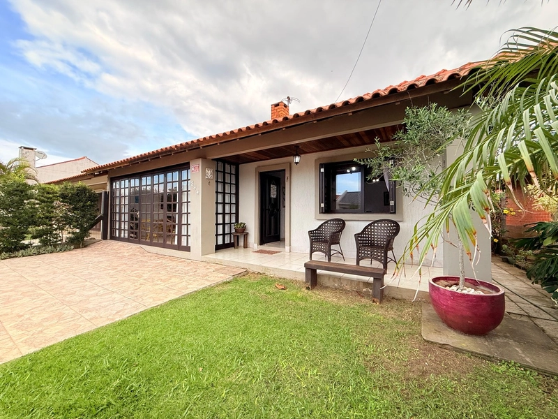 Linda Casa com Piscina, Espaço Gourmet e Ampla Área de Lazer: 1ª foto da galeria de imagens do imóvel