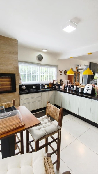 Casa Completa e Charmosa em Xangri-Lá com Piscina e Espaço Gourmet!: 10ª foto da galeria de imagens do imóvel