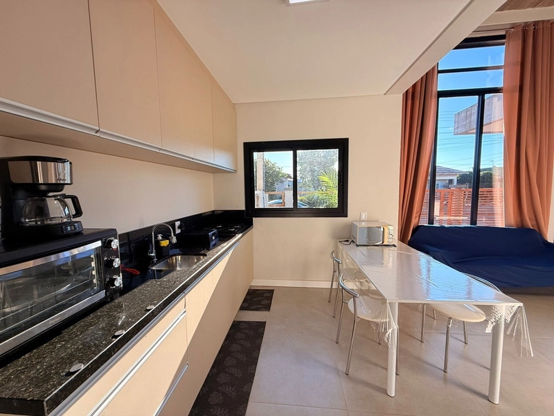 Lindo Geminado Semi-Mobiliado em Localização Privilegiada!: 3ª foto da galeria de imagens do imóvel